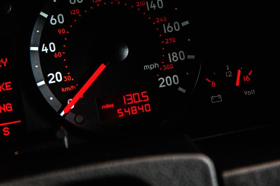 Панель приборов Audi RS6 Sedan (4B, C5) 2002 года  (NA) (фото 5 из 20)